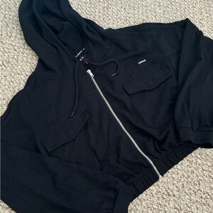 NWOT Airwalk Black Zip Up Cropped Hoodie (Size Large)